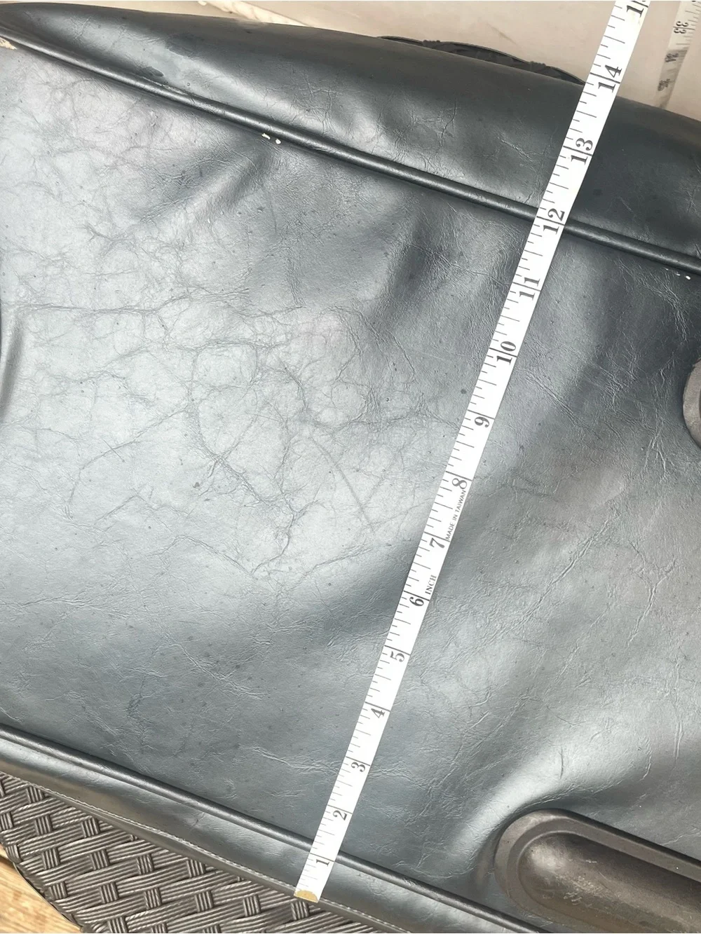 Vintage Kenneth Cole Reaction Black Rolling Duffel Travel Bag /Carry On Luggage